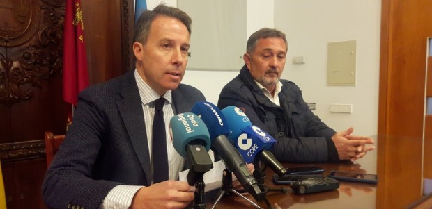 Fulgencio Gil exige al PSOE y a Pedro Sánchez “menos Falcon y más campo”, y califica de “155 hídrico” el cierre del trasvase impuesto por el Gobierno socialista