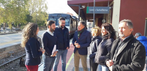 Fulgencio Gil denuncia que la licitación para el soterramiento de las vías del tren en el casco urbano acumula otro año de retraso por la desidia del PSOE